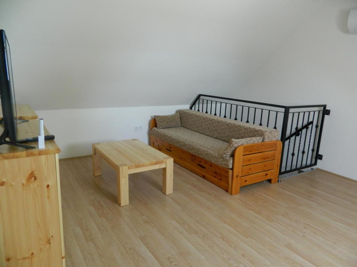 Família-Pelso apartmanház Zamárdi Exterior foto