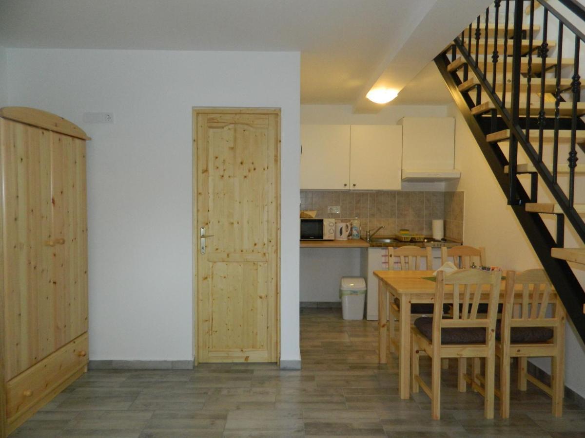 Família-Pelso apartmanház Zamárdi Exterior foto