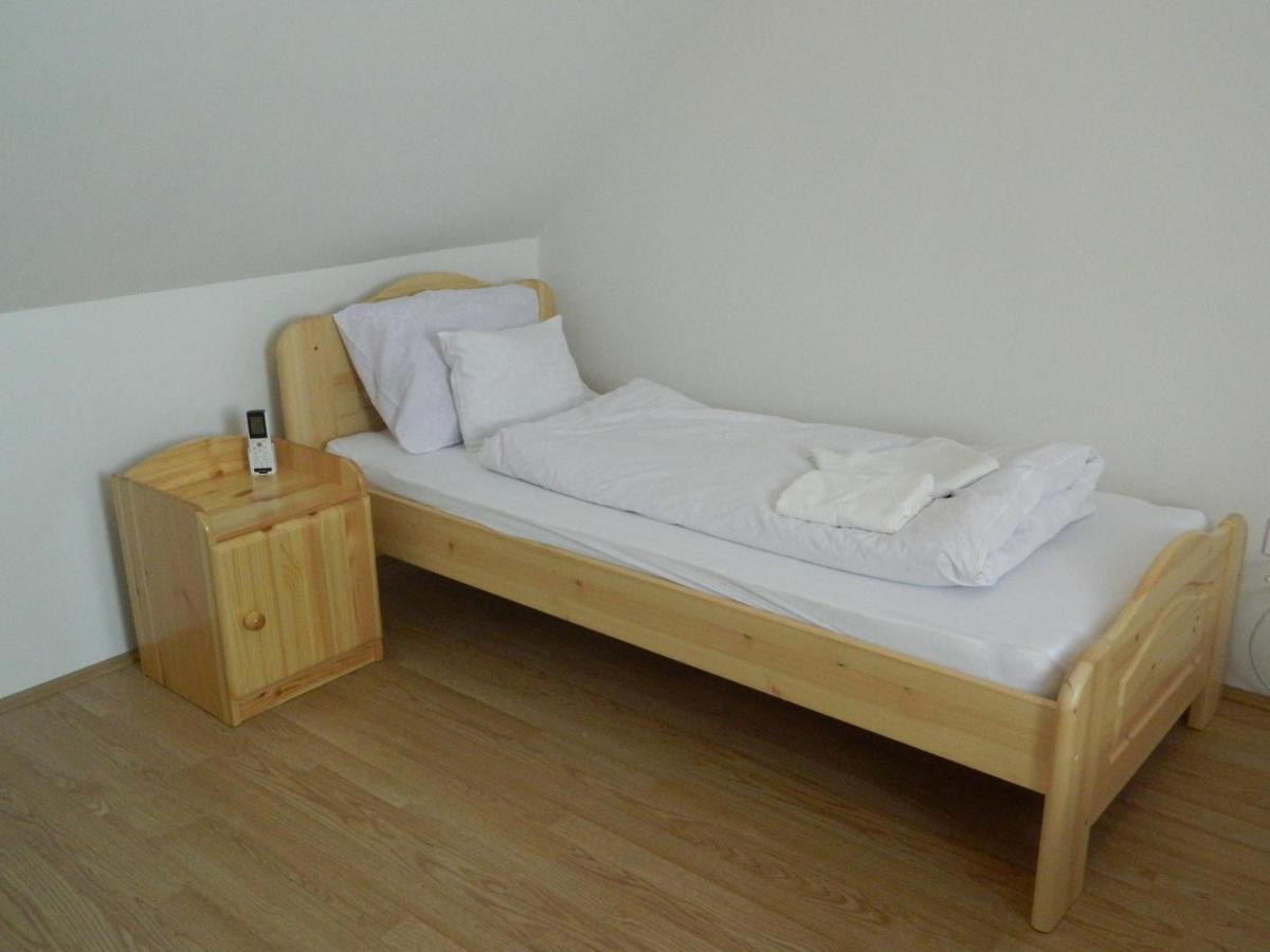 Família-Pelso apartmanház Zamárdi Exterior foto