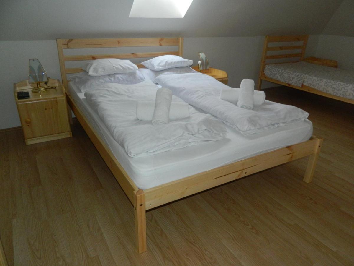 Família-Pelso apartmanház Zamárdi Exterior foto