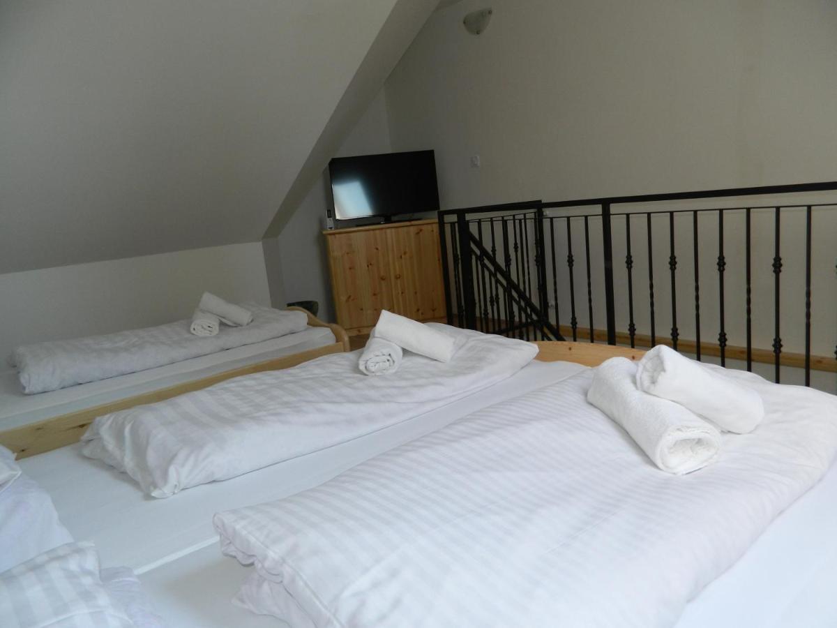 Família-Pelso apartmanház Zamárdi Exterior foto
