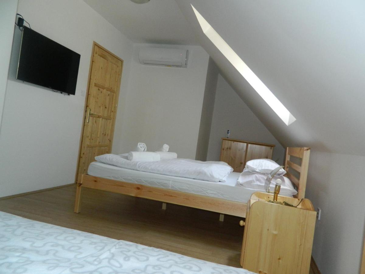Família-Pelso apartmanház Zamárdi Exterior foto